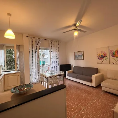 Apartment Joivy Charming Flat Next To Golf Park