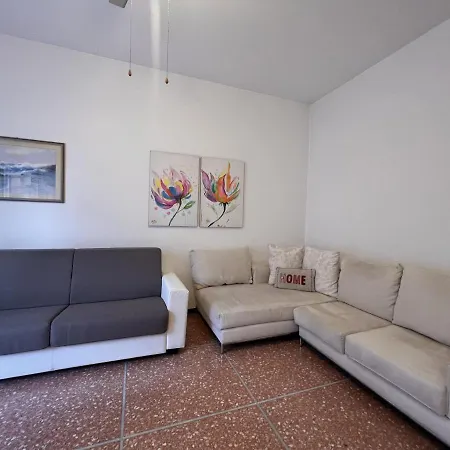 Joivy Charming Flat Next To Golf Park Apartman *