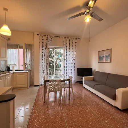 Joivy Charming Flat Next To Golf Park Apartman